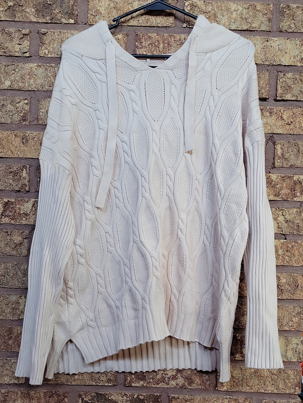 Fate Cream Cable-Knit Hooded Sweater Size Large Ribbed Fall Casual Chunky Soft